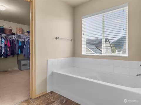 Bath - 256 Petersen Dr E, Enumclaw, WA 98022 photo 4 of 5