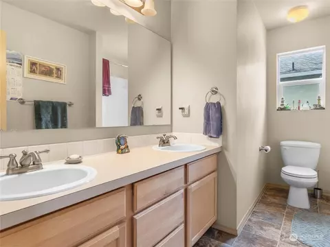 Bath - 256 Petersen Dr E, Enumclaw, WA 98022 photo 5 of 5