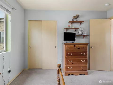 Bedroom - 256 Petersen Dr E, Enumclaw, WA 98022 photo 7 of 9