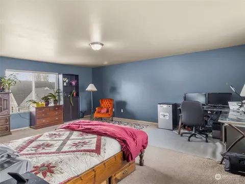 Bedroom - 256 Petersen Dr E, Enumclaw, WA 98022 photo 2 of 9