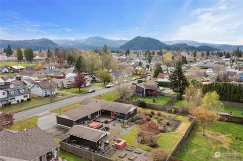 View/Area - 1834 Pioneer St, Enumclaw, WA 98022 photo 2 of 2