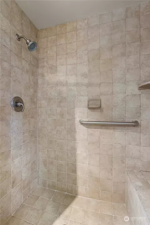 Bath - 1834 Pioneer St, Enumclaw, WA 98022 photo 4 of 5