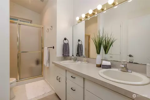 Bath - 661 E Mason Lake Dr E, Grapeview, WA 98546 photo 3 of 5