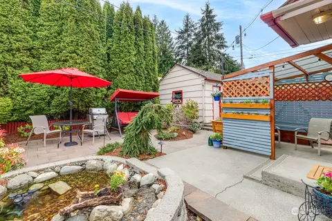 Exterior - 2916 17th St, Everett, WA 98201 photo 4 of 10