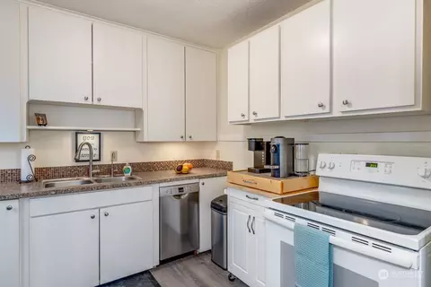 Kitchen - 2916 17th St, Everett, WA 98201 photo 1 of 3