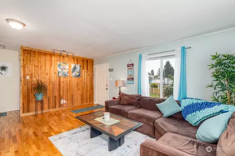 Living - 2916 17th St, Everett, WA 98201 photo 3 of 3