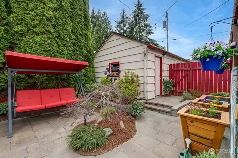 Exterior - 2916 17th St, Everett, WA 98201 photo 5 of 10