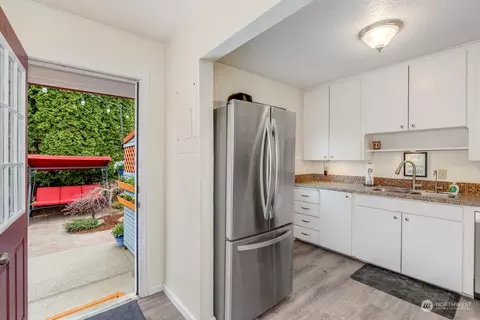 Kitchen - 2916 17th St, Everett, WA 98201 photo 2 of 3