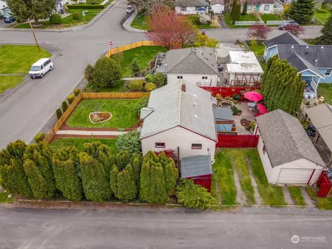 Exterior - 2916 17th St, Everett, WA 98201 photo 9 of 10