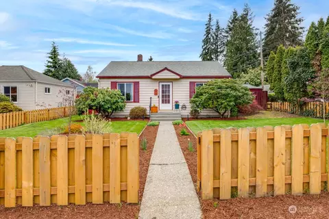Exterior - 2916 17th St, Everett, WA 98201 photo 8 of 10