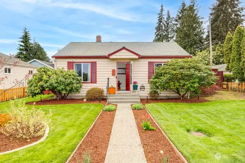 Exterior - 2916 17th St, Everett, WA 98201 photo 2 of 10