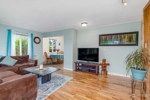 Living - 2916 17th St, Everett, WA 98201 photo 2 of 3