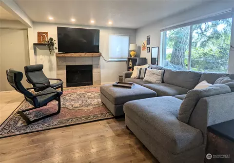 4401 216th St SW #A, Mountlake Terrace, WA 98043