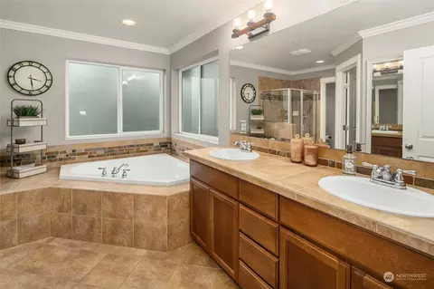 Bath - 3215 217th Pl SE, Bothell, WA 98021 photo 2 of 4