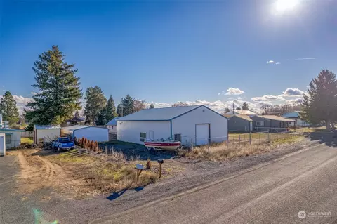 215 NW Adrian Ave, Soap Lake, WA 98851