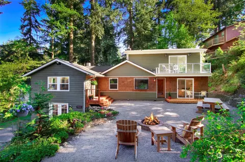 19845 6th Ave NE, Shoreline, WA 98155