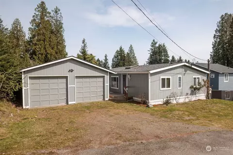 7403 E Maple St, Port Orchard, WA 98366