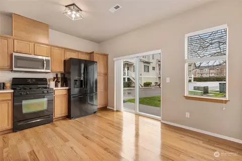 Kitchen - 14915 38th Dr SE #J1116, Bothell, WA 98012 photo 3 of 5