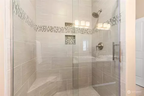 Bath - 14915 38th Dr SE #J1116, Bothell, WA 98012 photo 4 of 5