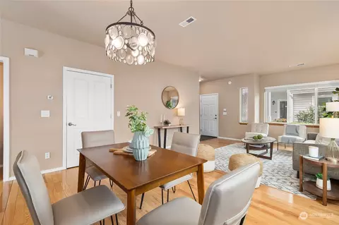 Dining - 14915 38th Dr SE #J1116, Bothell, WA 98012 photo 1 of 4