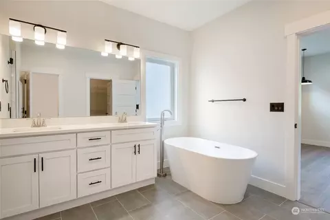 Bath - 820 Sisters Ct, Everson, WA 98247 photo 4 of 4