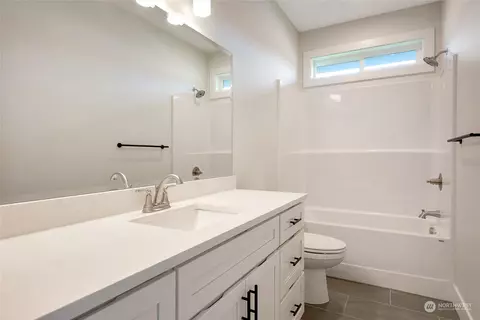 Bath - 820 Sisters Ct, Everson, WA 98247 photo 2 of 4
