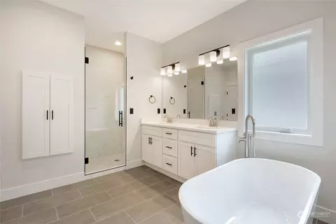 Bath - 820 Sisters Ct, Everson, WA 98247 photo 3 of 4