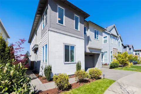 Exterior - 22202 43rd Dr SE, Bothell, WA 98021 photo 2 of 6