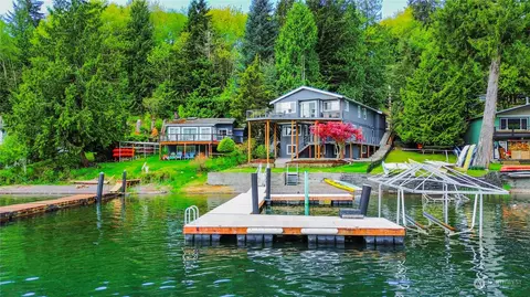 518 W Lake Samish Dr, Bellingham, WA 98229