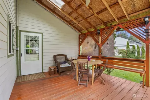 Exterior - 604 E Summa St, Centralia, WA 98531 photo 5 of 16