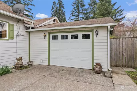 Exterior - 604 E Summa St, Centralia, WA 98531 photo 10 of 16