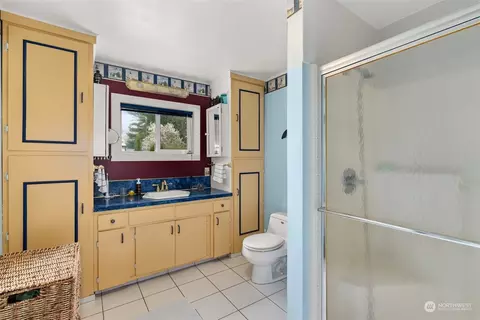 Bath - 604 E Summa St, Centralia, WA 98531 photo 3 of 3