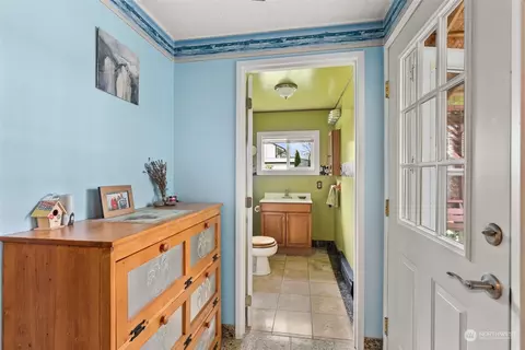 Bath - 604 E Summa St, Centralia, WA 98531 photo 2 of 3