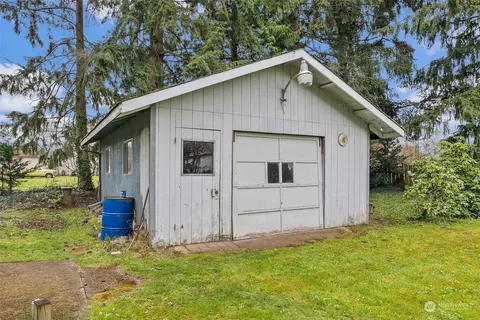 Exterior - 604 E Summa St, Centralia, WA 98531 photo 11 of 16