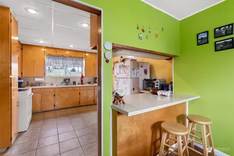 Kitchen - 604 E Summa St, Centralia, WA 98531 photo 4 of 4