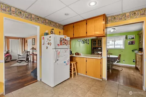 Kitchen - 604 E Summa St, Centralia, WA 98531 photo 3 of 4