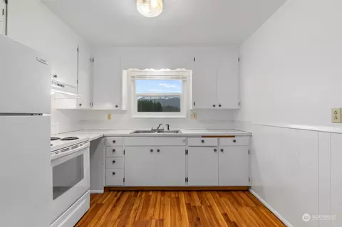 Kitchen - 434 Third St, Morton, WA 98356 photo 4 of 6