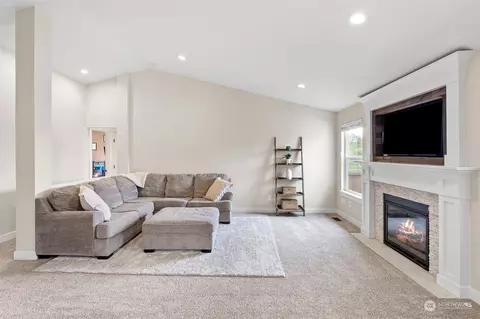 Living - 506 Alexander Ct NW, Orting, WA 98360 photo 2 of 4