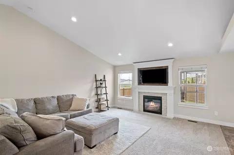 Living - 506 Alexander Ct NW, Orting, WA 98360 photo 4 of 4