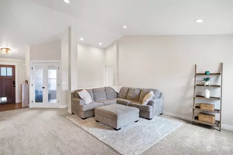 Living - 506 Alexander Ct NW, Orting, WA 98360 photo 3 of 4