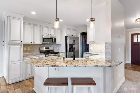 Kitchen - 506 Alexander Ct NW, Orting, WA 98360 photo 2 of 2