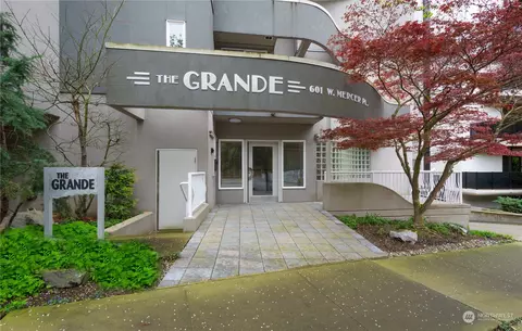 601 W Mercer Pl #202, Seattle, WA 98119