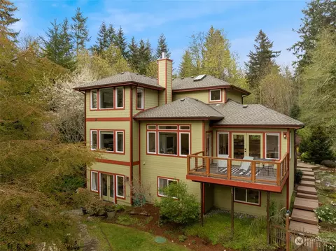 3622 Dandelion Ln, Clinton, WA 98236