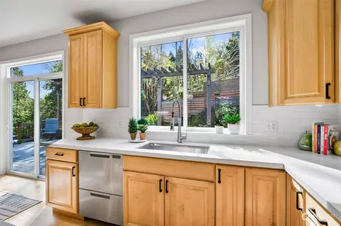 Kitchen - 2732 233rd Pl SE, Bothell, WA 98021 photo 5 of 9