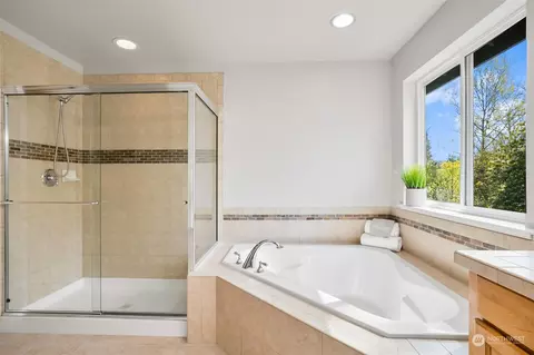 Bath - 2732 233rd Pl SE, Bothell, WA 98021 photo 3 of 4