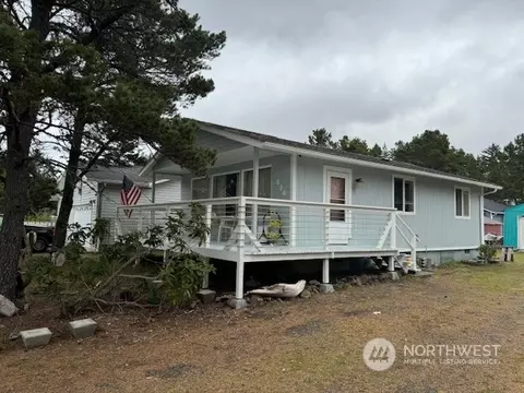 616 S Surf St, Westport, WA 98595