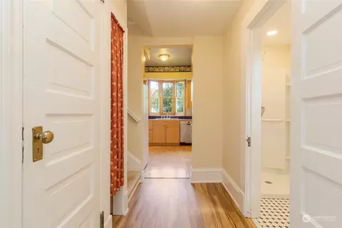 Entry Way - 253 Marcus St, Walla Walla, WA 99362 photo 4 of 8