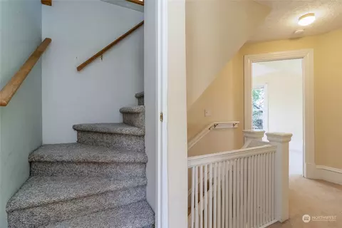 Entry Way - 253 Marcus St, Walla Walla, WA 99362 photo 7 of 8