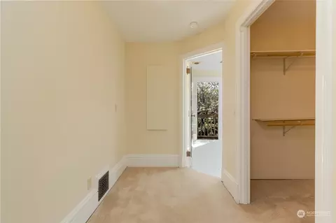 Entry Way - 253 Marcus St, Walla Walla, WA 99362 photo 5 of 8
