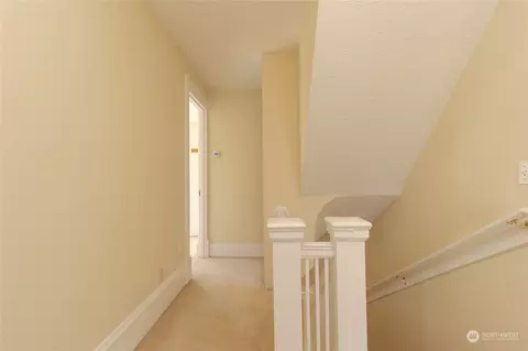 Entry Way - 253 Marcus St, Walla Walla, WA 99362 photo 6 of 8